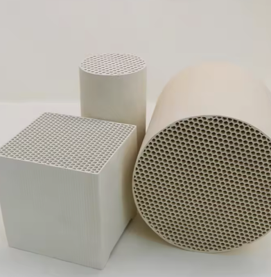 新作 高効率のコルディエライト・コーランドム 陶器の蜂蜜巣催化剤 有機廃棄物ガス浄化用キャリア基板